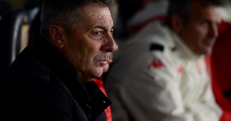 Huracán oficializó la salida de Kudelka como entrenador del club