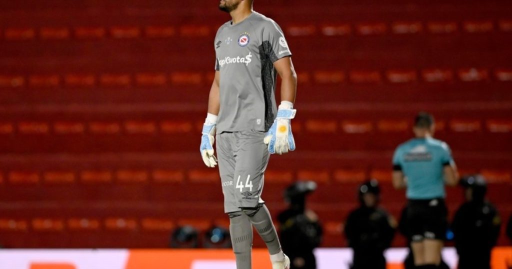 El arquero que reemplazará Chiquito Romero, que no atajaría más en Argentinos