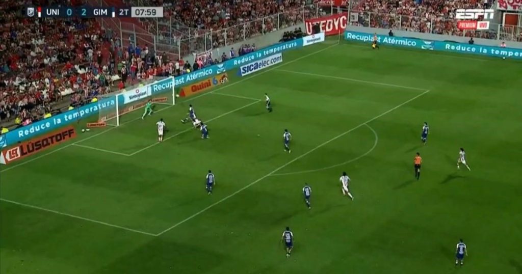 El golazo de chilena que Cristian Tarragona le marcó a Gimnasia