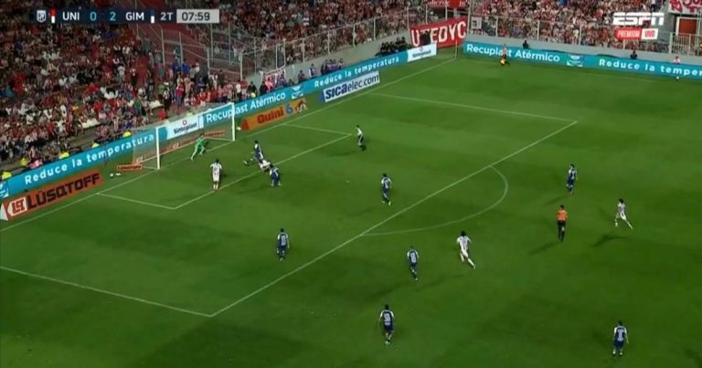 El golazo de chilena que Cristian Tarragona le marcó a Gimnasia