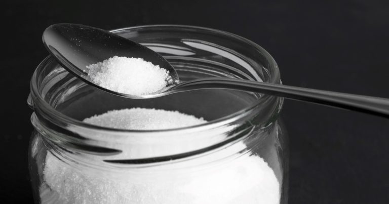 Mezclar cebolla con bicarbonato: para qué sirve y por qué recomiendan hacerlo