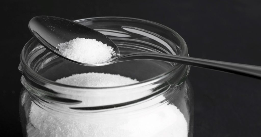 Mezclar bicarbonato con azúcar: para qué sirve y por qué recomiendan hacerlo