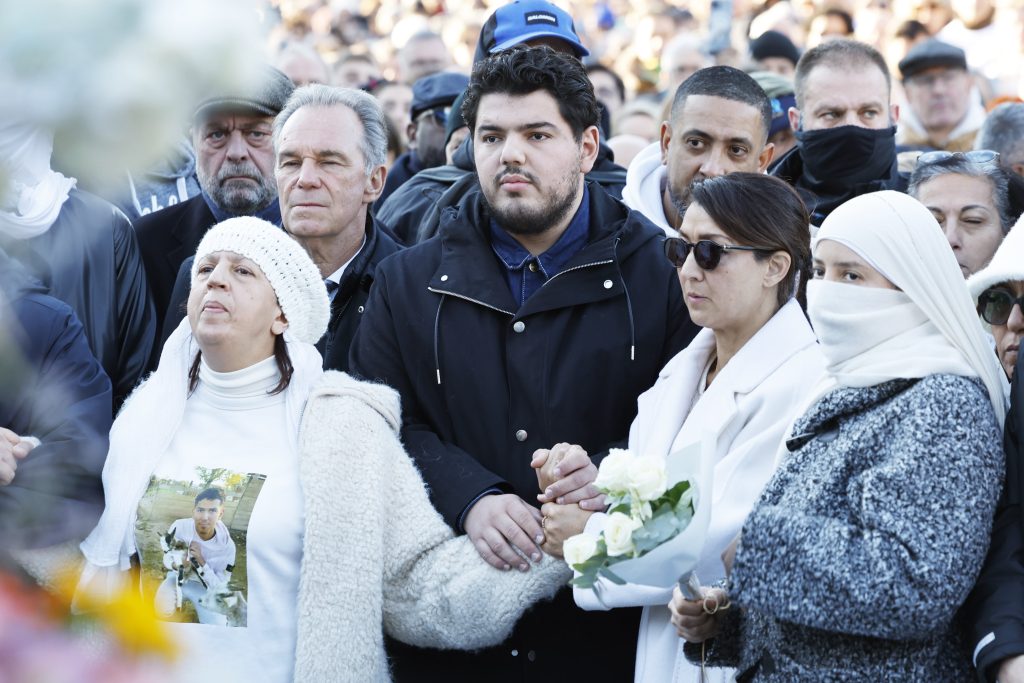 Amine Kessaci: “Marsella debería mirarse en el espejo de Palermo o México” /“En Francia podemos aprender mucho de la lucha antimafia de Italia”