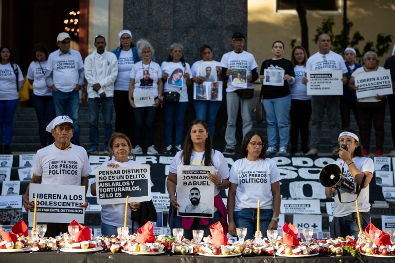 El Gobierno de Venezuela libera a 99 presos políticos en plena escalada de tensión con Estados Unidos