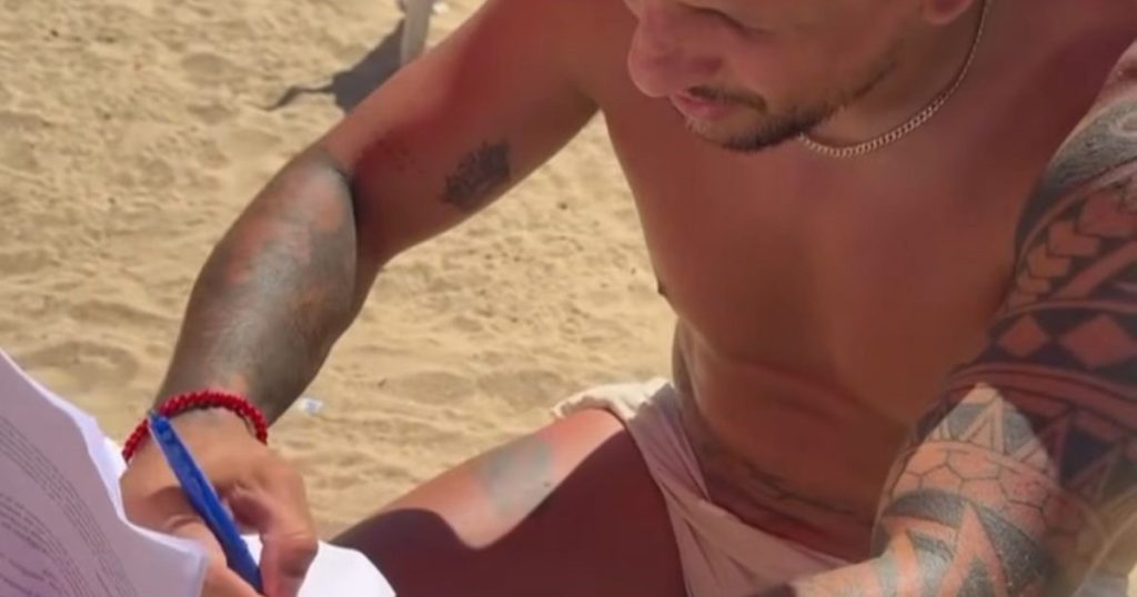 La insólita manera en la que Emiliano Vecchio firmó su contrato con un nuevo club