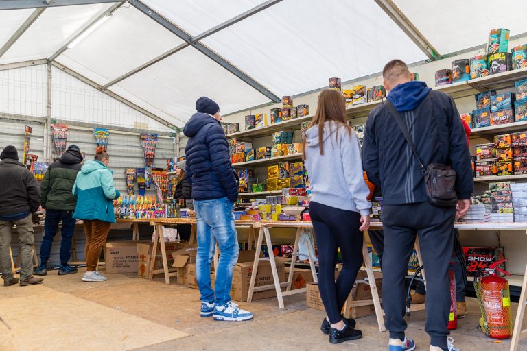 Petardos ilegales y un autobús a un mercadillo polaco: la fiebre alemana por la pirotecnia prende en Nochevieja