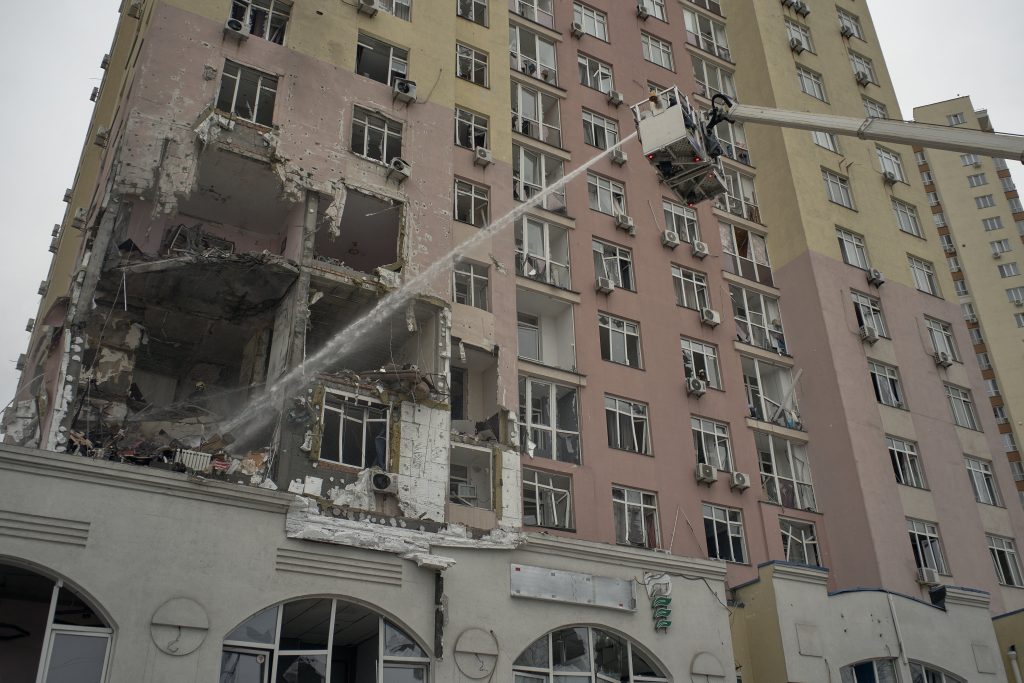 Rusia lanza un gran bombardeo sobre Kiev en vísperas de la reunión entre Trump y Zelenski