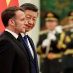 Macron, ante Xi en China: “Nos enfrentamos al riesgo de una desintegración del orden internacional”
