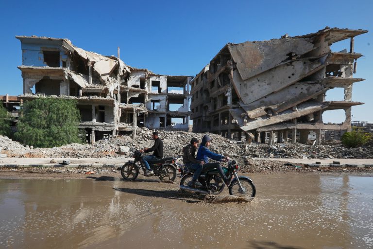 Siria celebra un año sin la dictadura de El Asad entre la ilusión y la inquietud