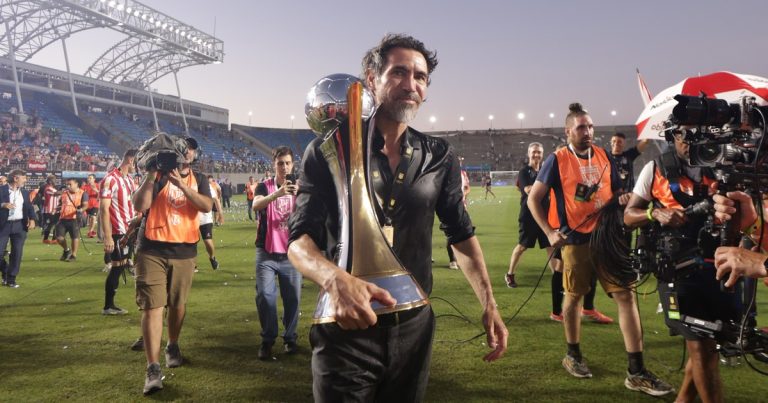 Domínguez: quinto título en Estudiantes y charla clave por su continuidad