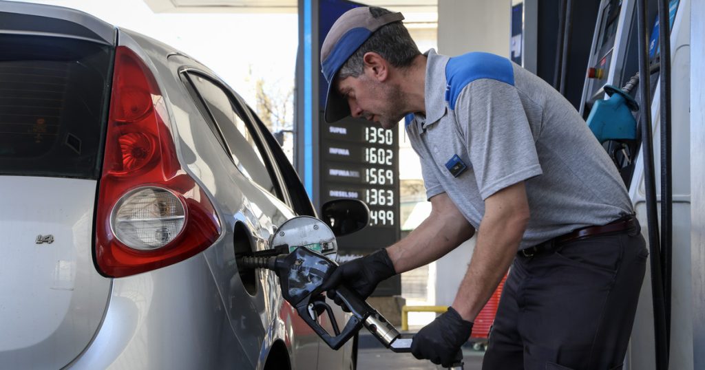 El consumo de naftas y gasoil tuvo una leve recuperación en 2025 pese a que los aumentos le ganaron a la inflación