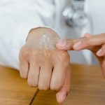 Para qué sirve el jabón de leche de cabra para el eczema: los beneficios y por qué recomiendan usarlo