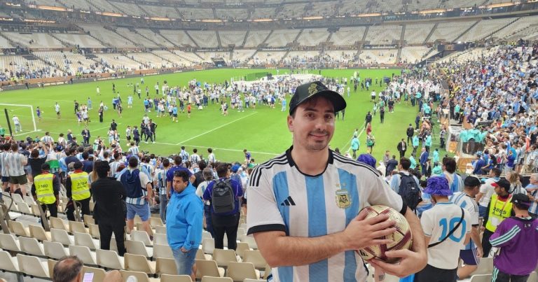 Se llevó la pelota de la final de Qatar y la tiene guardada: del "vale lo que diga Messi" a las ofertas millonarias que recibió