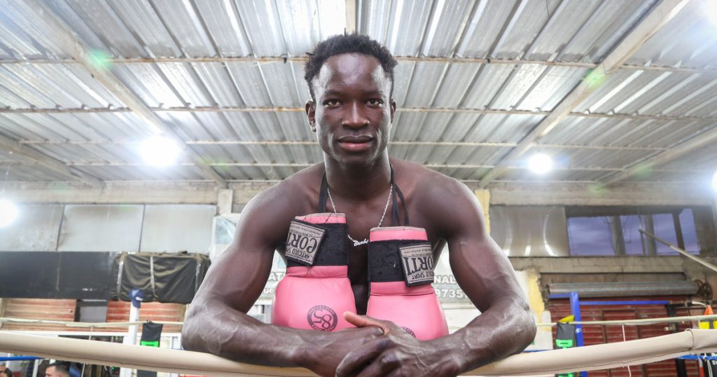 La historia de Toumba Niang, el autor de uno de los KO del 2025