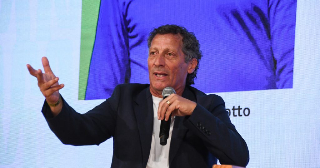 Banfield anunció que le renovó a Troglio en forma anticipada