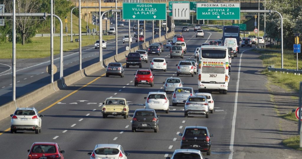 En auto a la Costa: ¿dónde es más barato cargar nafta y dónde conviene evitarlo?