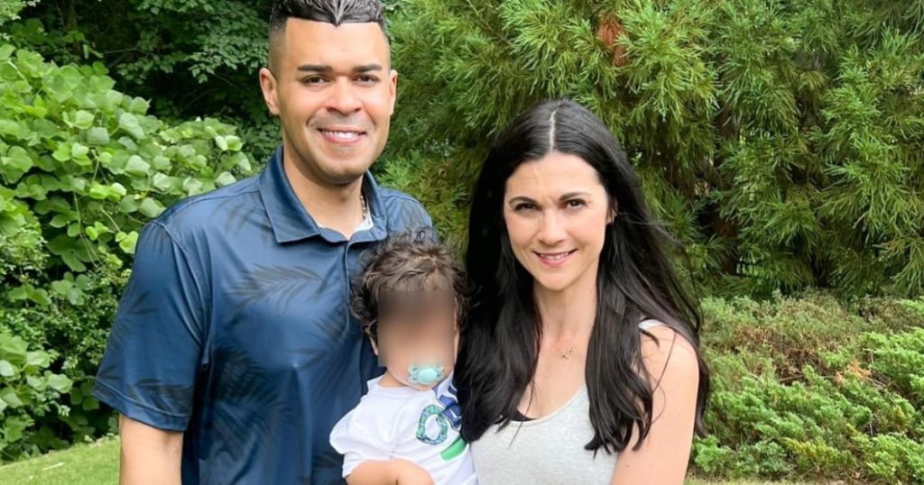 Encuentran a una periodista y a su esposo muertos en su casa: su hijo de 3 años fue rescatado y comienza la investigación