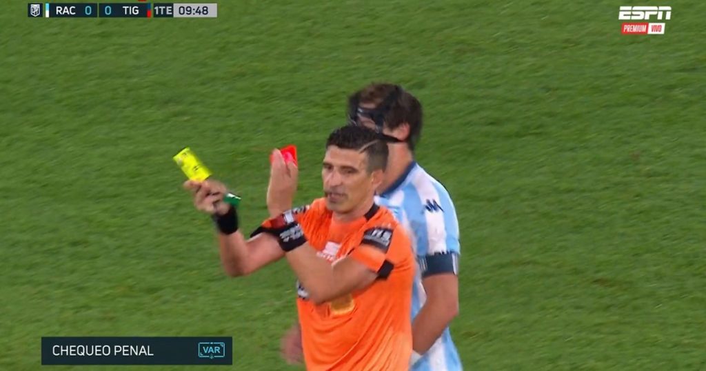 Video: la absurda expulsión de Martirena en el reclamo de un penal que se pudo haber cobrado