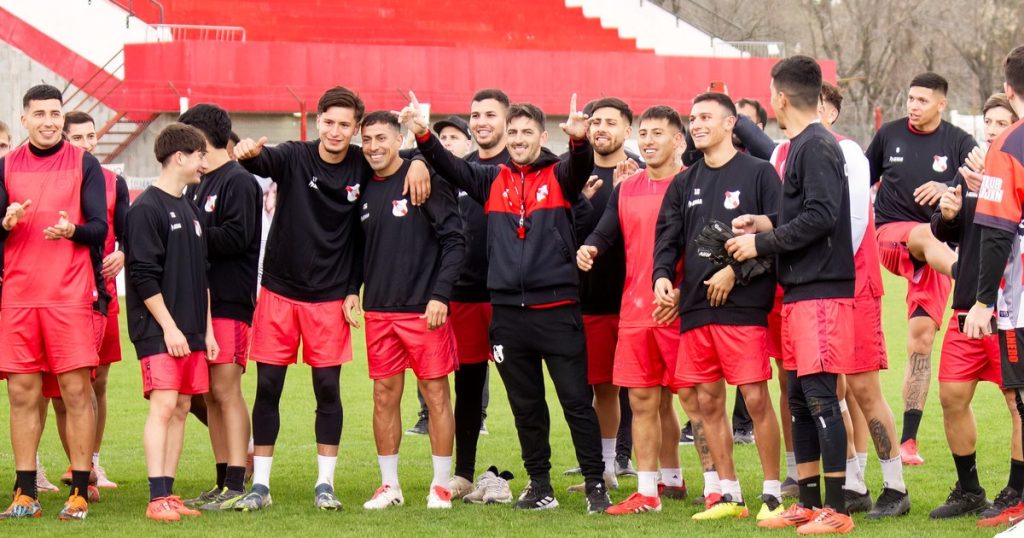 Conmoción en el fútbol argentino: decretaron muerte cerebral a Santiago Fredes, técnico de Luján