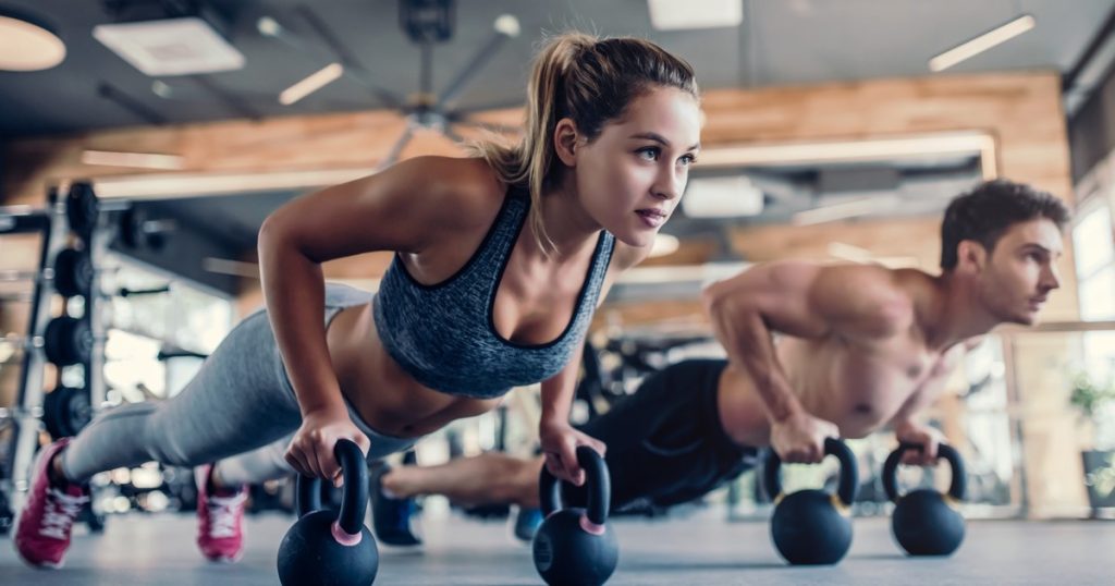 Un estudio revela que las repeticiones isométricas desarrollan tanto músculo como las completas: una alternativa clave si estás lesionado