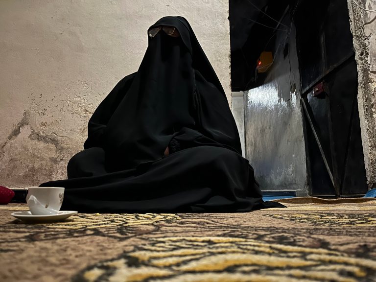 Liberados del campamento sirio de Al Hol que acaba de controlar el ejército: “Para los guardas, todos éramos terroristas”