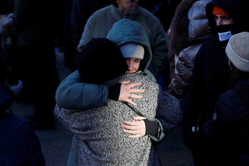 La Policía suiza identifica a otras 16 víctimas mortales del incendio en un bar de Crans-Montana