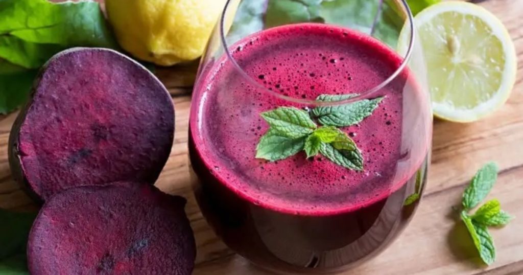 Las 7 bebidas rojas saludables para el colesterol y el corazón