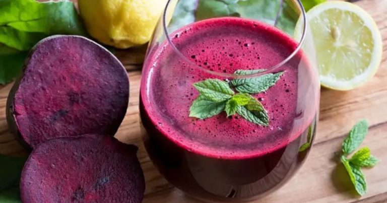 Las 7 bebidas rojas saludables para el colesterol y el corazón