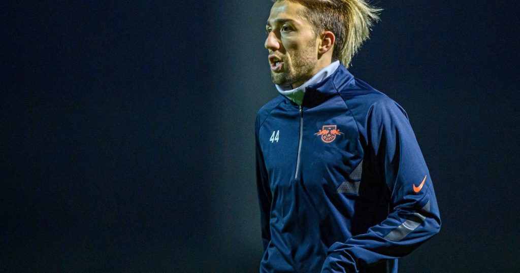 Un reconocido jugador de la Bundesliga se retiró del fútbol por la muerte de su hermano: "Me centraré en mi familia"