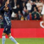 Video: insultos homofóbicos a Borja Iglesias a la salida del estadio del Sevilla