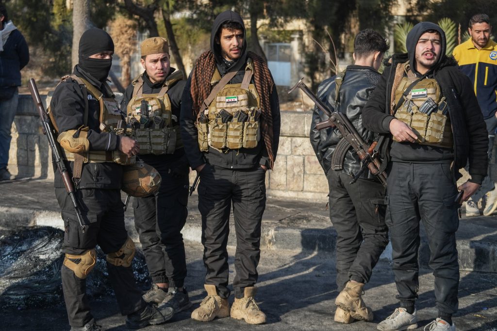 Turquía amenaza con intervenir en Siria ante la escalada en los combates entre el Gobierno y las milicias kurdas