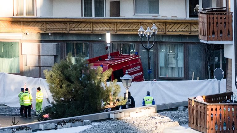 “Varias decenas” de muertos por una explosión en el bar de una estación de esquí en Suiza