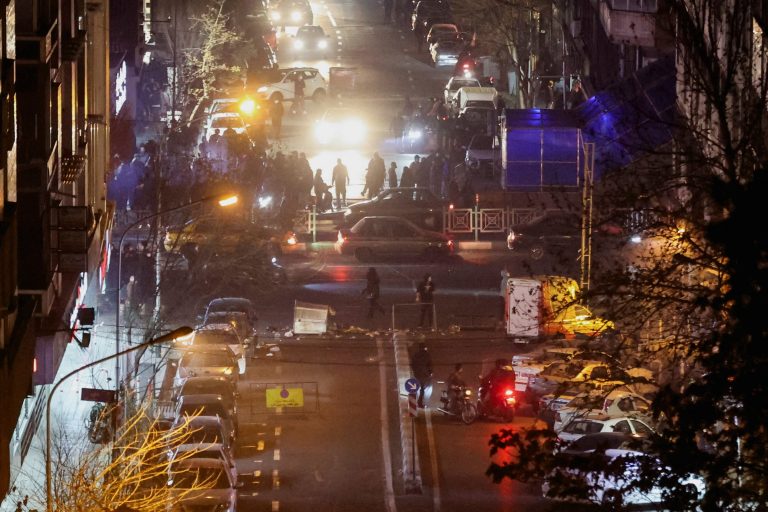 Pagar el aceite a plazos o dormir en las azoteas: el colapso económico, la chispa que ha incendiado Irán