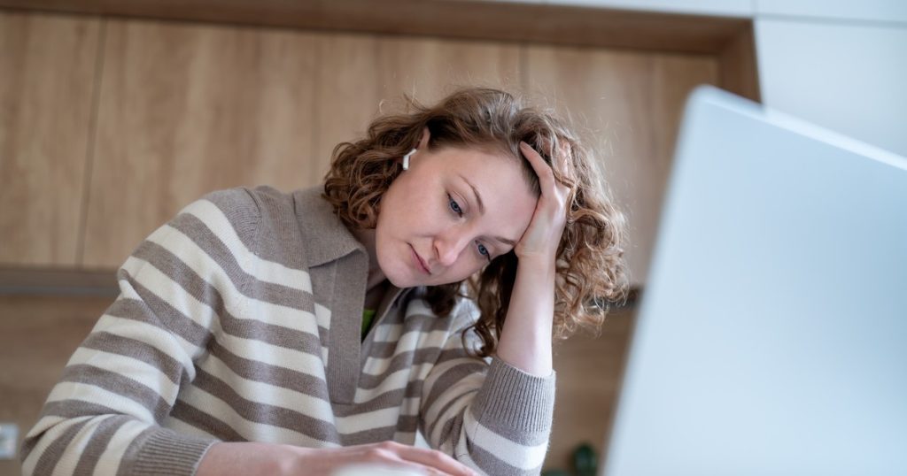 Por qué algunas personas viven sin sexo: qué reveló un estudio sobre soledad, desigualdad y vínculos