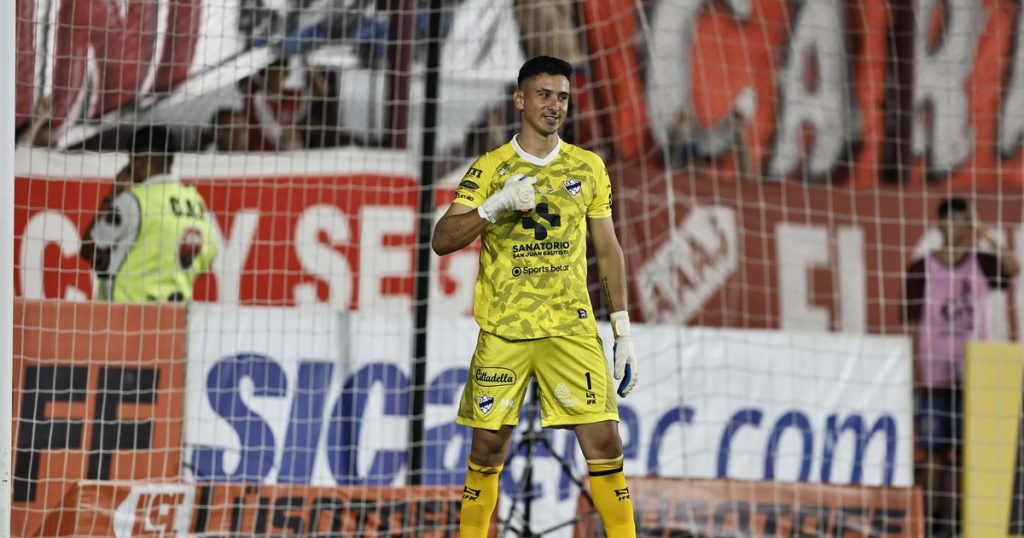 Video: Leguiza héroe, el abrazo con Orion y la histórica definición por penales con la que Midland venció a Argentinos