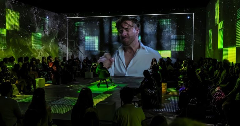 Es excelente: Casi normales inmersivo, ahora en castellano, transmite la emoción genuina y a centímetros de los actores