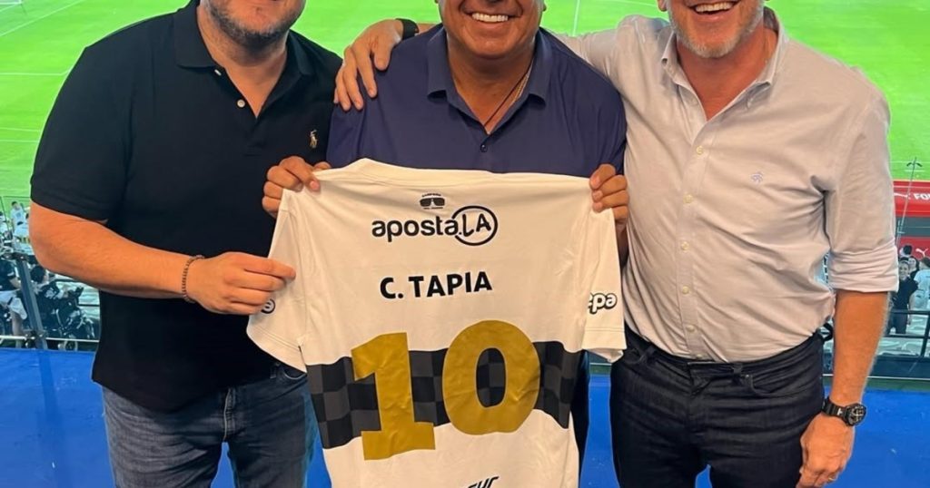 Chiqui Tapia junto a Domínguez en Asunción