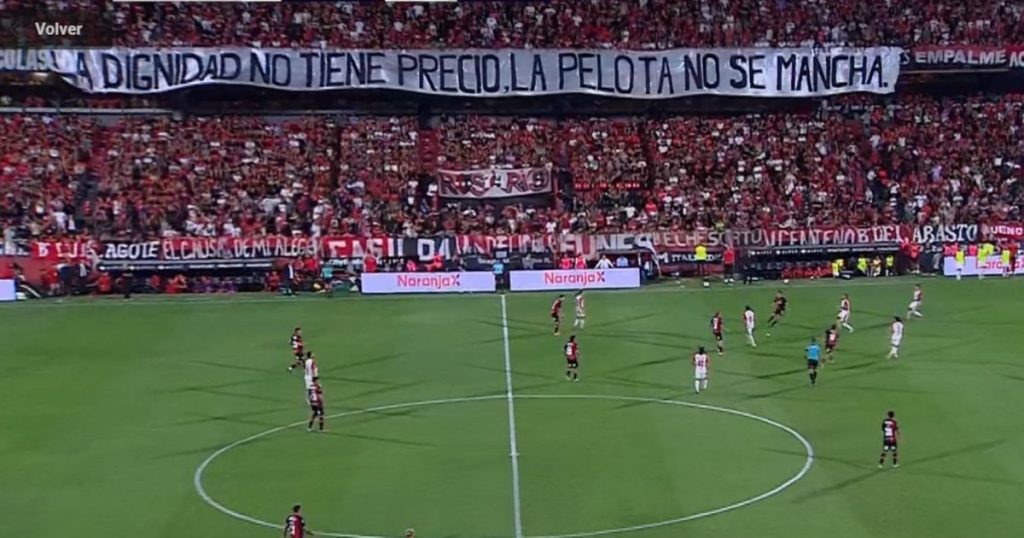 La bandera de Newell's por el polémico título de Rosario Central