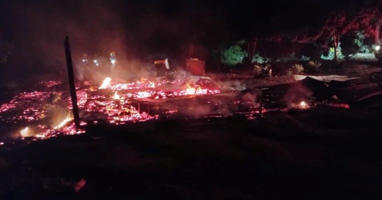 "Son cosas que pasan": el trágico incendio que destruyó una casa y un vecino bajo sospecha