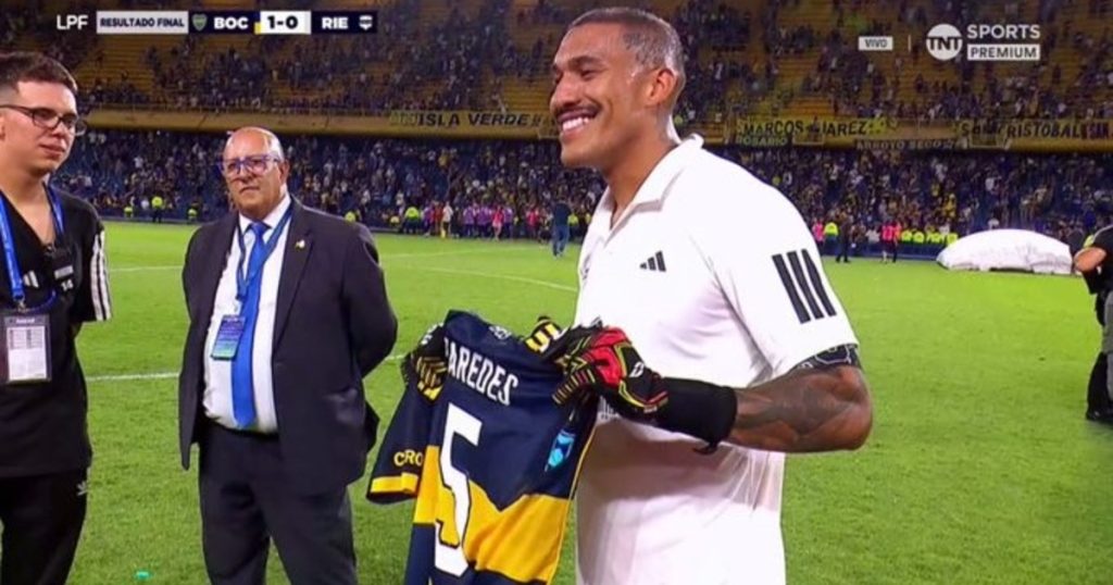 Ignacio Arce reveló cómo se quedó con la camiseta de Paredes