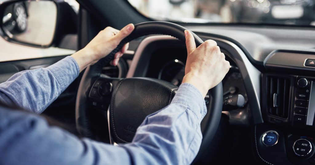 La forma de conducir el auto podría ser una señal de deterioro cognitivo, según estudios científicos