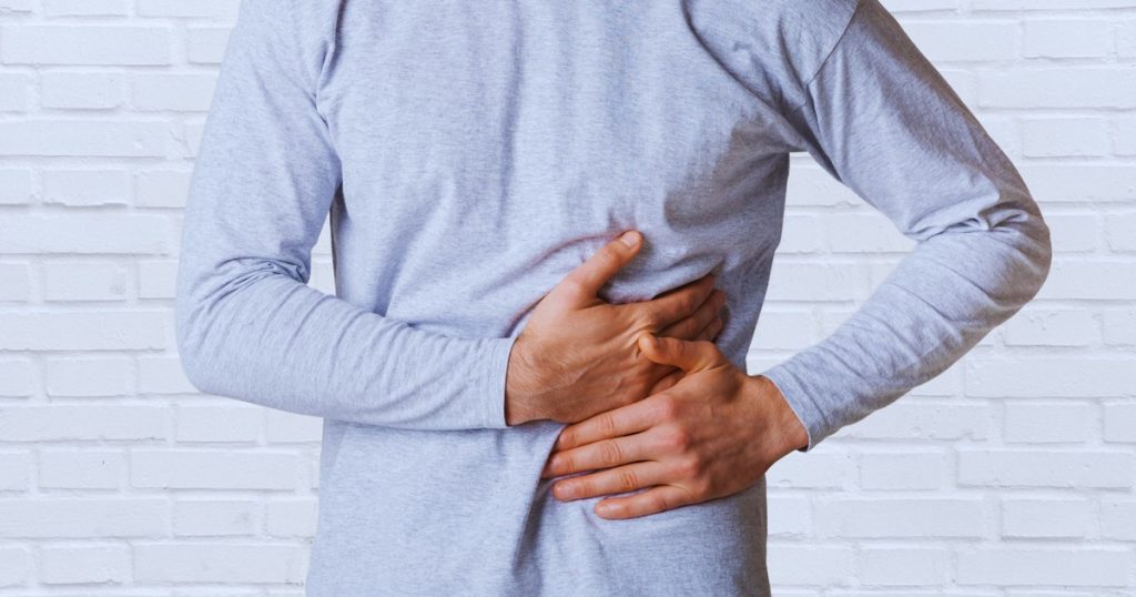 Los signos faciales que podrían indicar enfermedad de hígado graso, según expertos