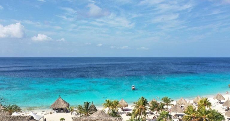 Curazao: la isla de playas soñadas y casas coloridas que atrae cada vez más argentinos