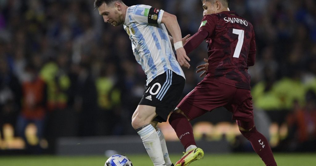 Es campeón de Libertadores, jugó contra la Selección, superó a Messi en un premio y ahora quedó varado en Venezuela