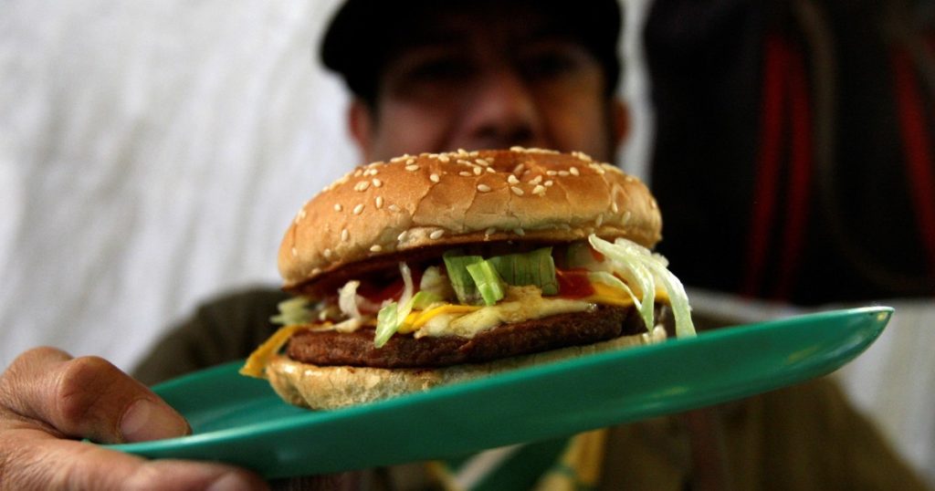 Polémica por un nuevo estudio científico que vincula el consumo de alimentos comunes con el cáncer