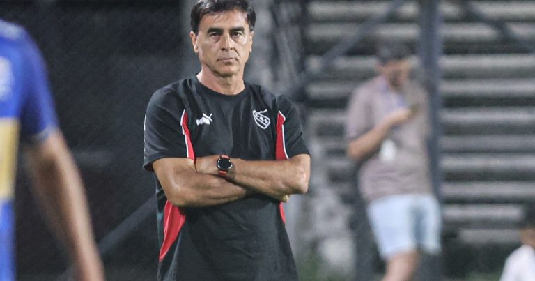 Gustavo Quinteros: de “vamos a hablar con Montiel” a “queremos pelear arriba”