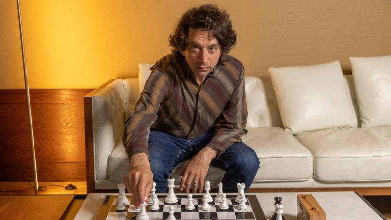 Hegemonismo depredador, monarquía absoluta e ilustración oscura