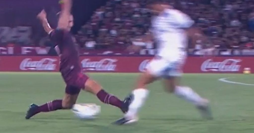 Video: podía ser roja para Izquierdoz y Lamolina terminó el partido