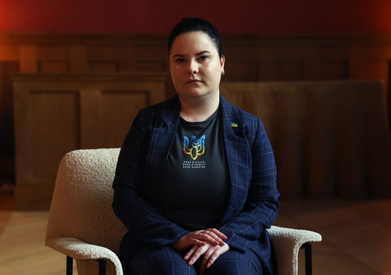 La victoria de una ‘hermana coraje’ contra la maquinaria de adoctrinamiento infantil rusa