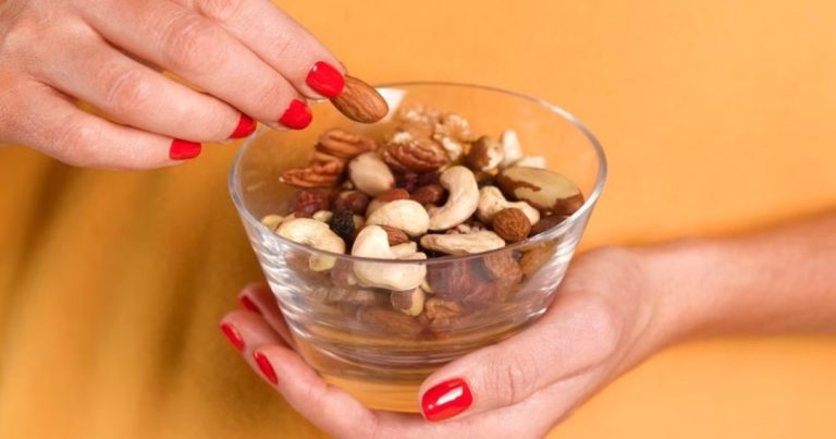 Nueces vs. anacardos: ¿qué fruto seco es mejor para la salud del corazón y el cerebro?